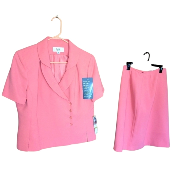 Le Suit Dresses & Skirts - Le Suit 2 pc set  Suit 14P Petite "Peach Me" Looks More Pink